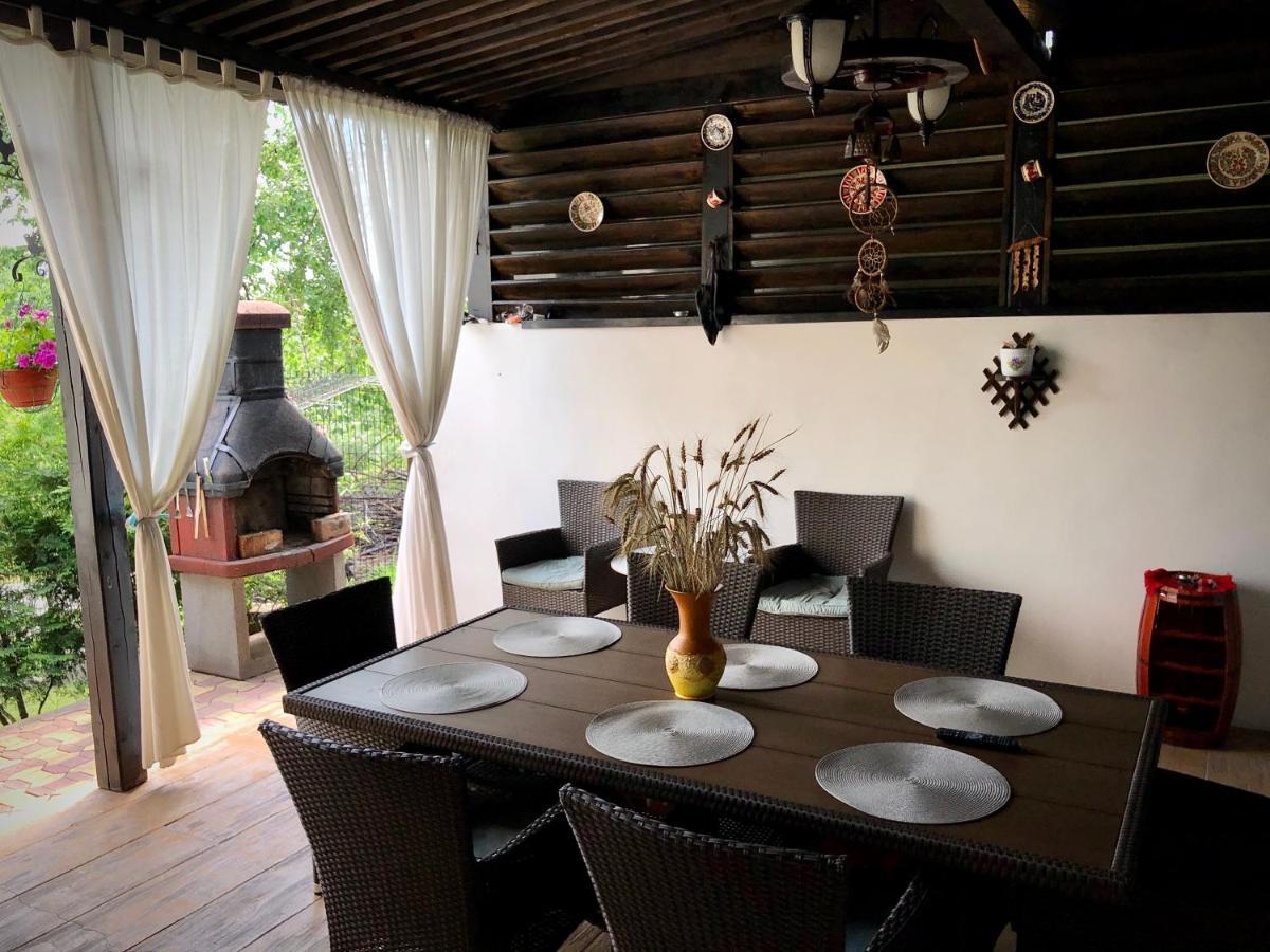 Casa Paunescu Milostea Esterno foto
