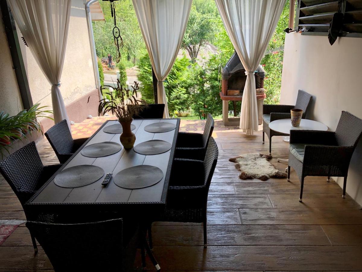 Casa Paunescu Milostea Esterno foto
