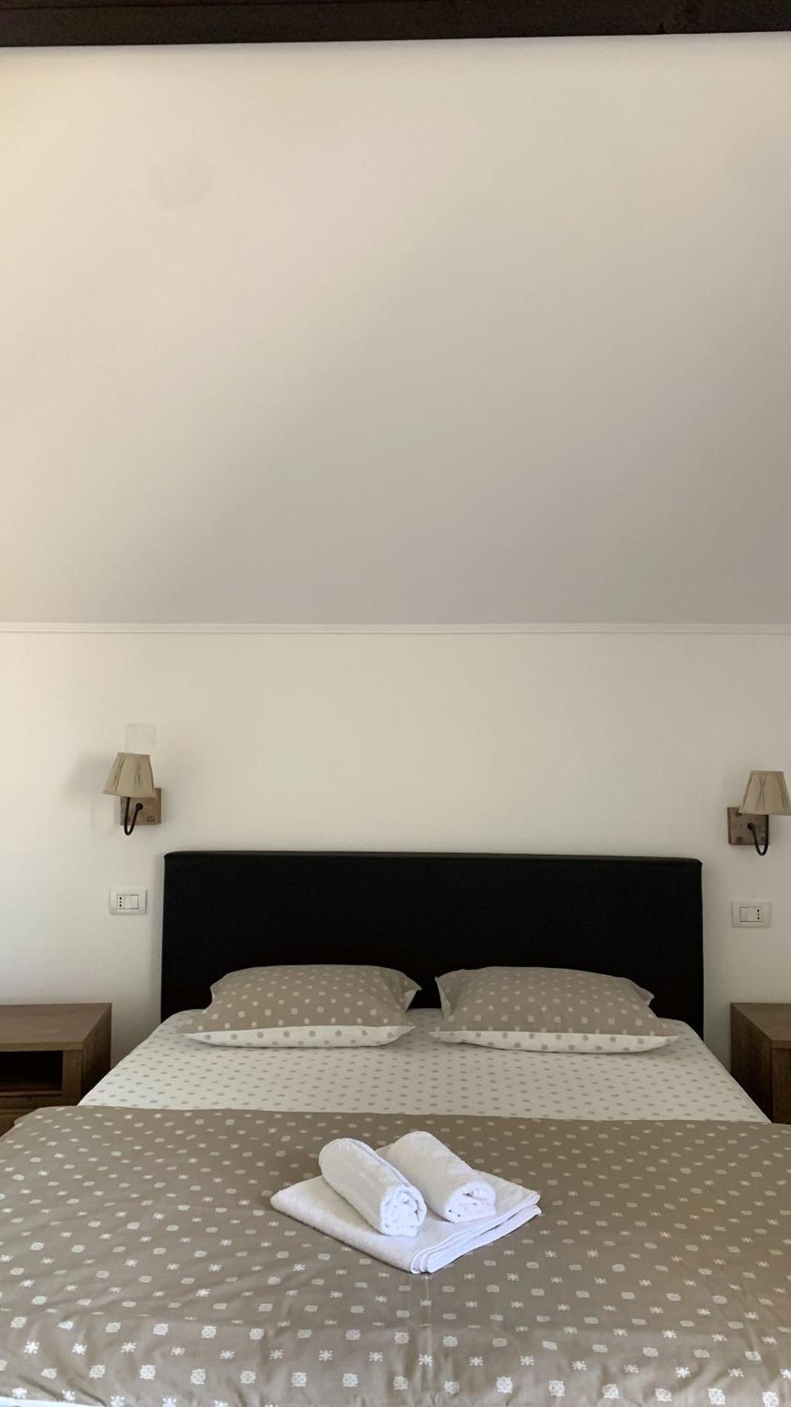 Casa Paunescu Milostea Esterno foto