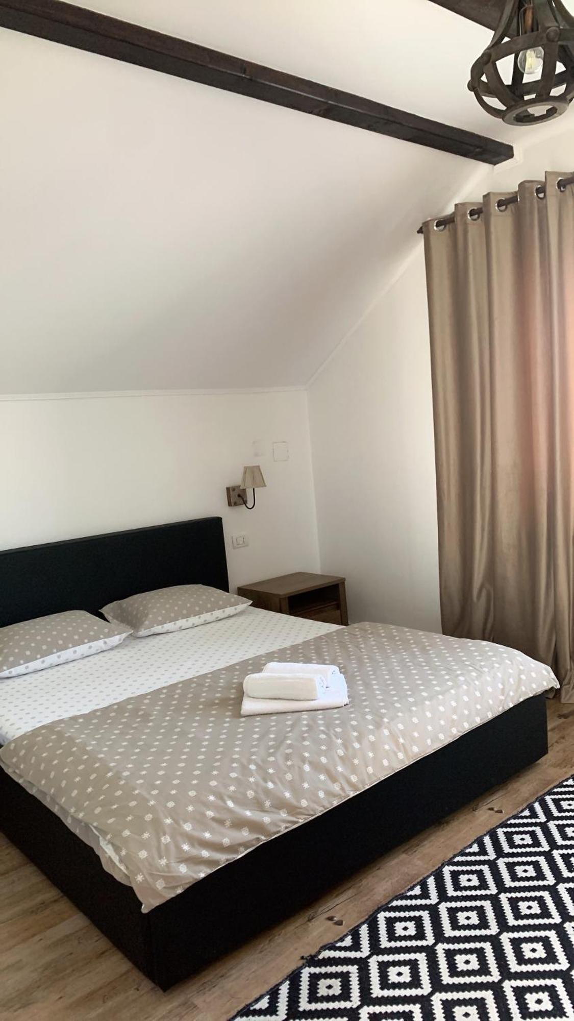 Casa Paunescu Milostea Esterno foto